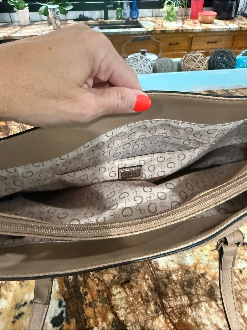GUESS Cream and Tan Signature Stripe Tote